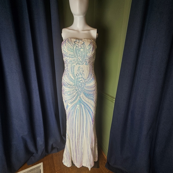 NWT - Stunning White Strapless Mermaid Dress with Iridescent Sequins - XS - Picture 7 of 15